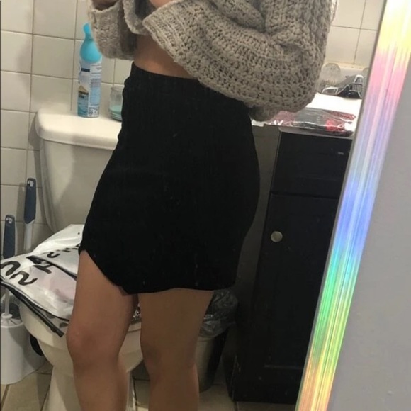 Black velvet miniskirt - Picture 4 of 4